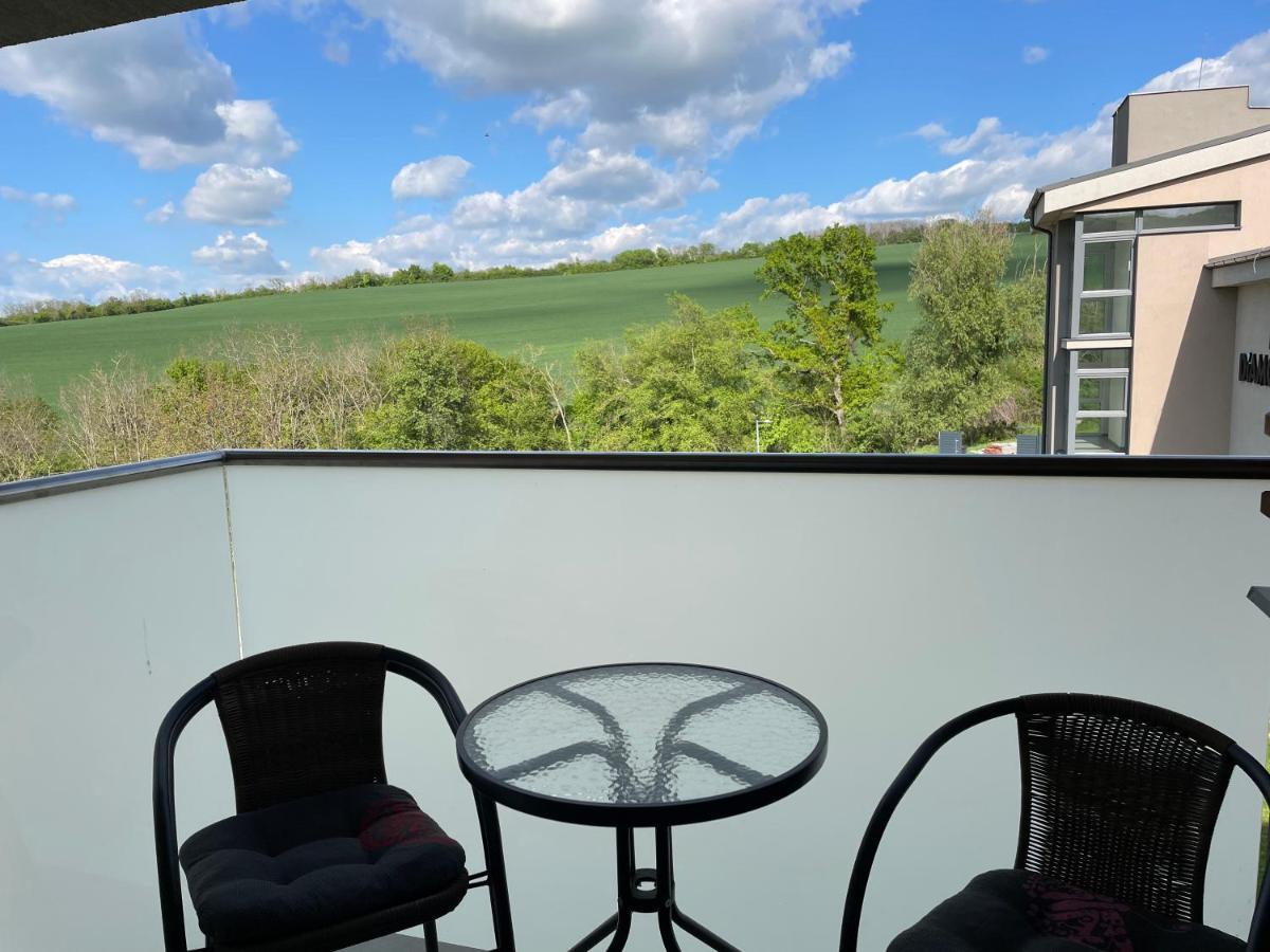 Podhájska Apartman Flower מראה חיצוני תמונה